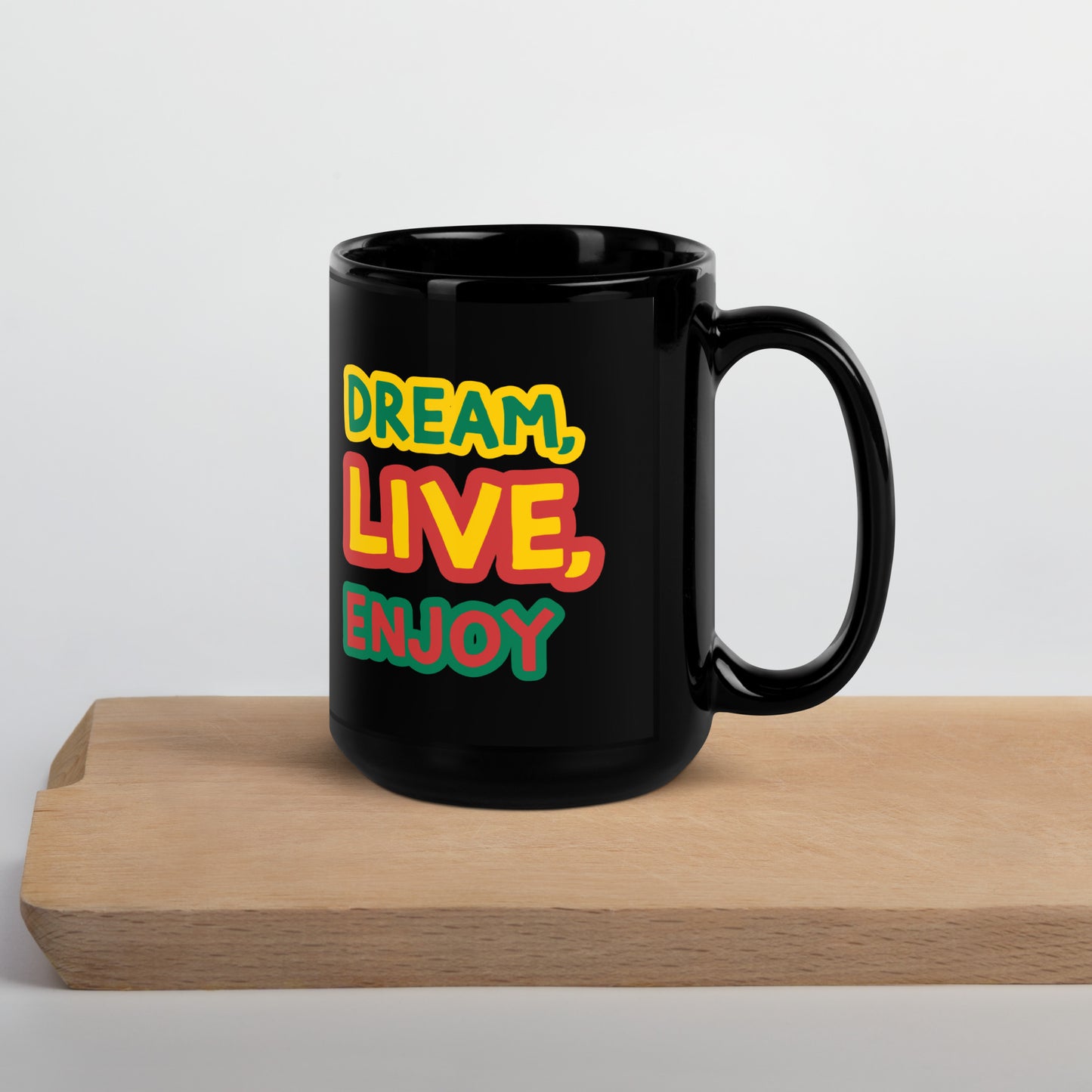 Dieser unverzichtbare Becher ist robust, schlank und perfekt für den morgendlichen Kaffee oder den Nachmittagstee.  • Keramik, Dream Live Enjoy