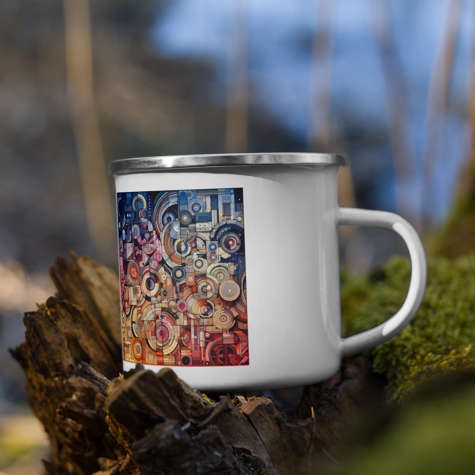 Jeder glückliche Camper braucht eine einzigartige Camper-Tasse. Sie ist leicht, langlebig und multifunktional. Verwende sie für dein Lieblingsgetränk oder eine warme Mahlzeit und befestige sie an deiner Tasche, damit du sie auf einer Wanderung leicht erreichen kannst 'Abstrakt'