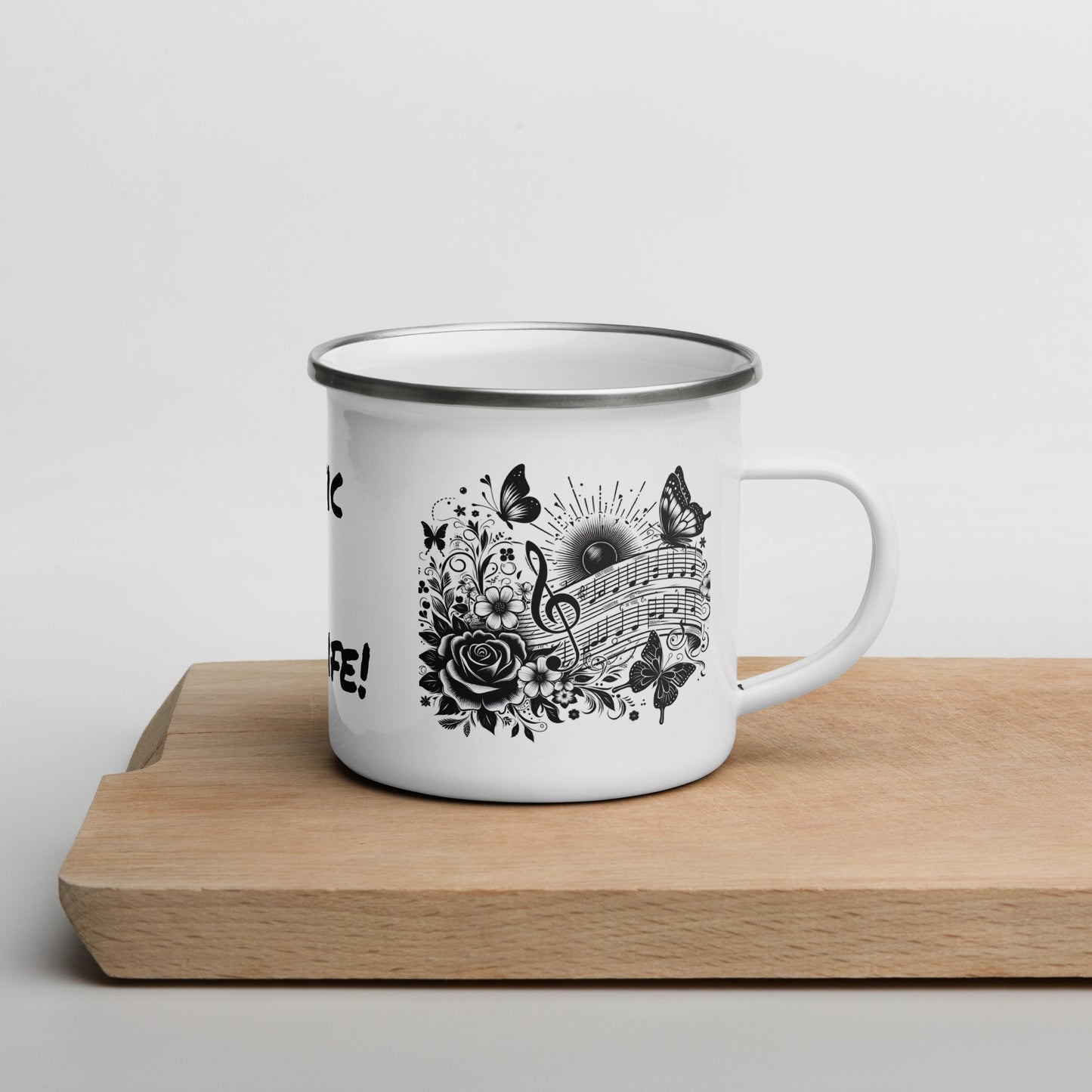 Jeder glückliche Camper braucht eine einzigartige Camper-Tasse. Sie ist leicht, langlebig und multifunktional. Verwende sie für dein Lieblingsgetränk oder eine warme Mahlzeit und befestige sie an deiner Tasche, damit du sie auf einer Wanderung leicht erreichen kannst.