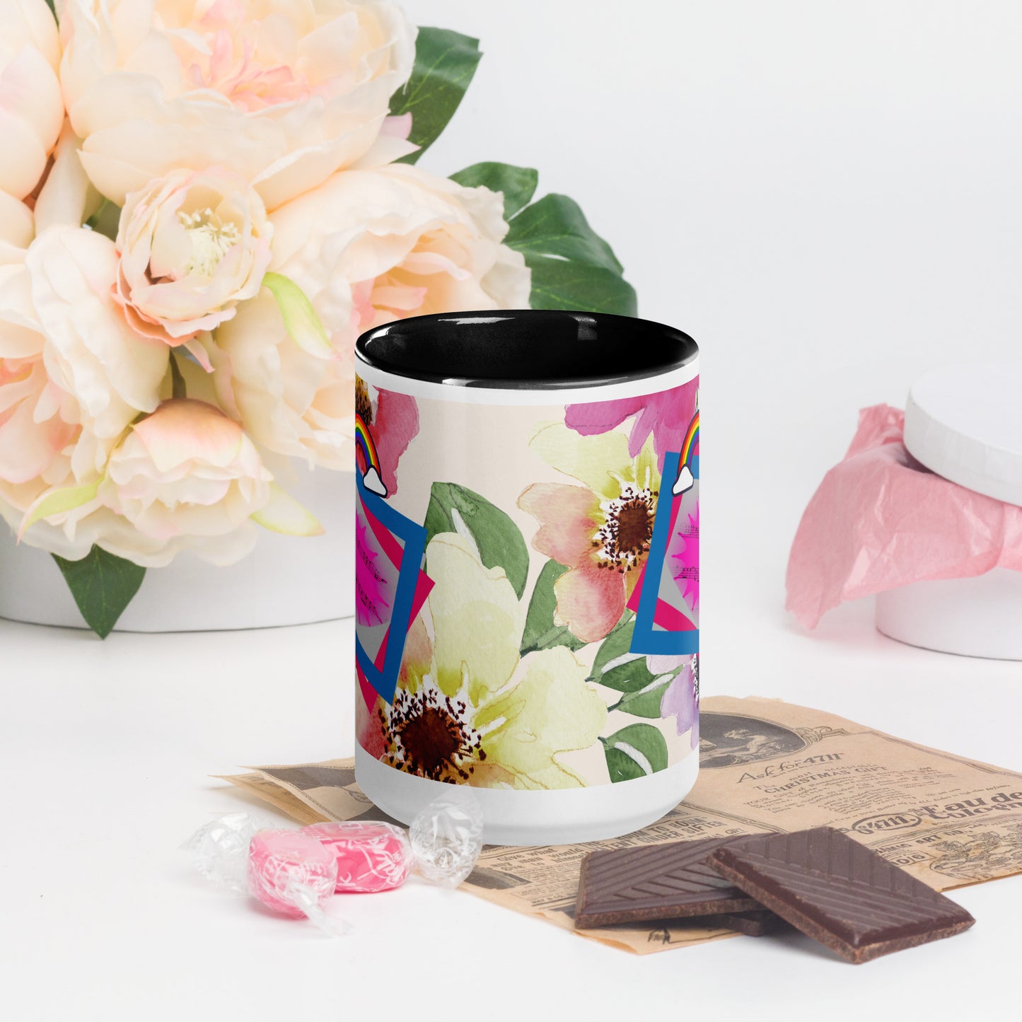 Tasse mit farbiger Innenseite mit dem Motiv 'Blumen und Musik'