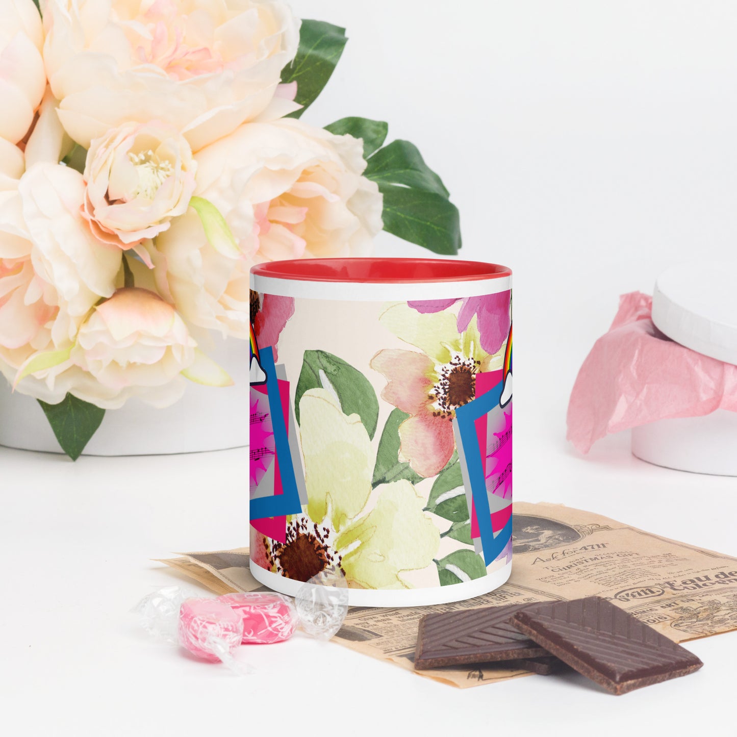 Tasse mit farbiger Innenseite mit dem Motiv 'Blumen und Musik'