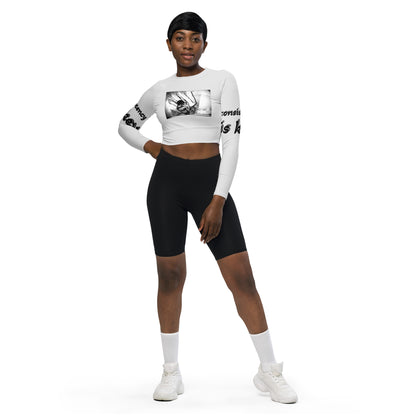 Recyceltes Langarm Crop Top mit Allover-Druck "Consistency is key"