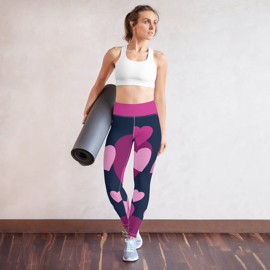 Super weiche, dehnbare und bequeme Yoga Leggings.  • 82 % Polyester, 18 % Elastan • Vier-Wege-Stretch, d. h. der Stoff dehnt sich in Längs- und Querrichtung aus und zieht sich wieder zusammen • Hergestellt aus einem Mikrofasergarn, das den Artikel glatt und bequem macht • Erhöhter Bund • Nach dem Druck präzise geschnitten und handgenäht