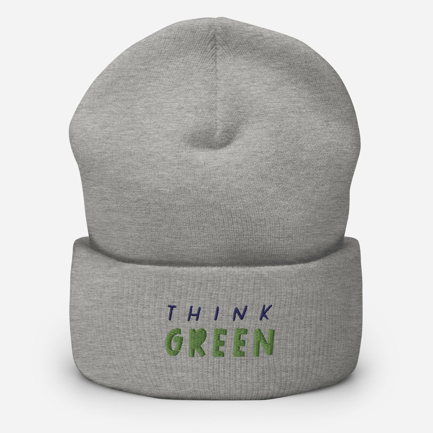 Eine eng anliegende, kuschlige Beanie mit Umschlag "Think green". Hält deinen Kopf warm und verleiht deiner Garderobe Charm. • 100 % Turbo-Acryl • Länge: 30 cm • Hypoallergen • Unisex • Handwäsche möglich 