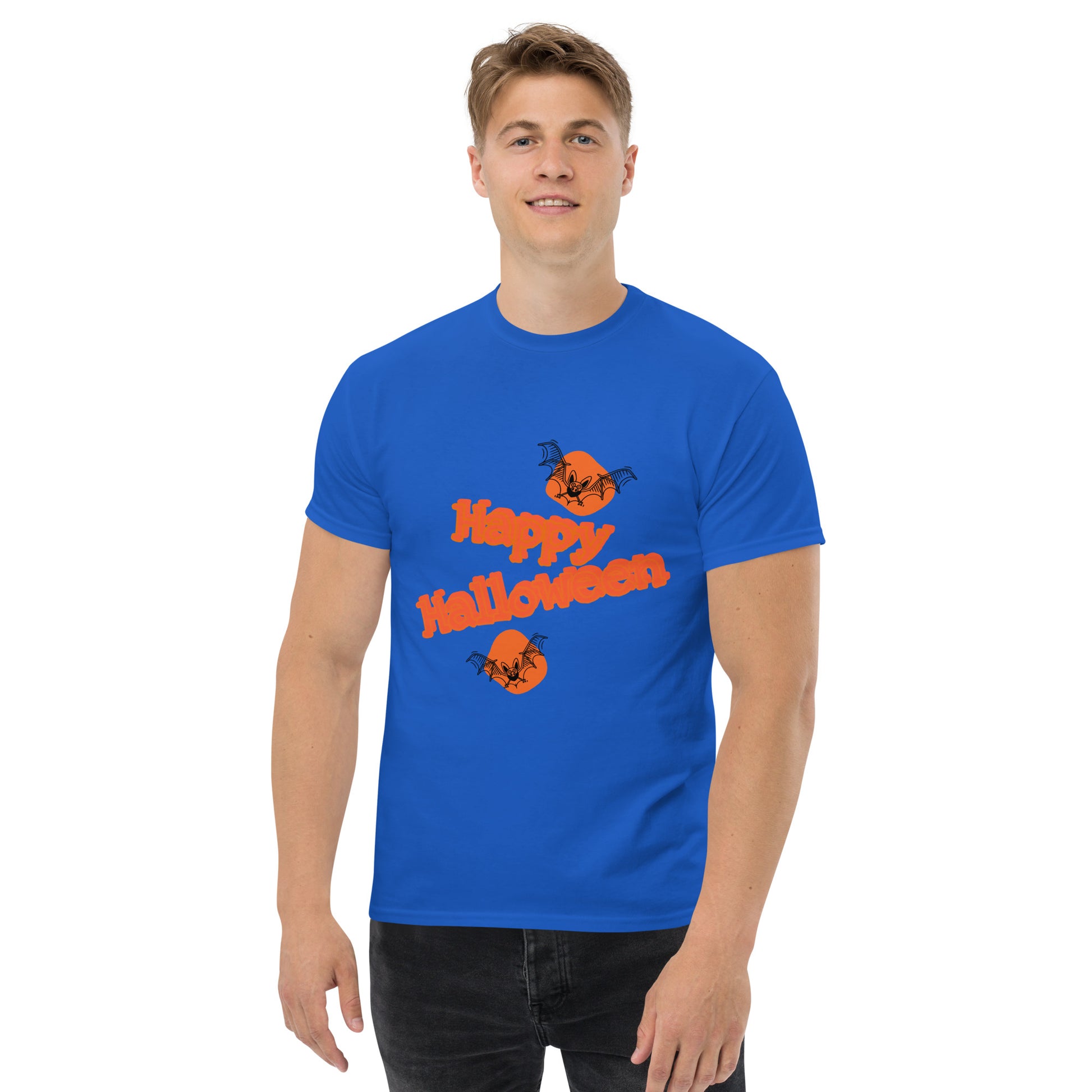 Das aus 100 % Baumwolle hergestellte klassische Herren-T-Shirt Happy Halloween sorgt für einen strukturierten Look. Es sitzt gut, bewahrt entlang der Seiten präzise Linien und eignet sich ideal für Lagenlooks. Und außerdem ist es gerade total angesagt!