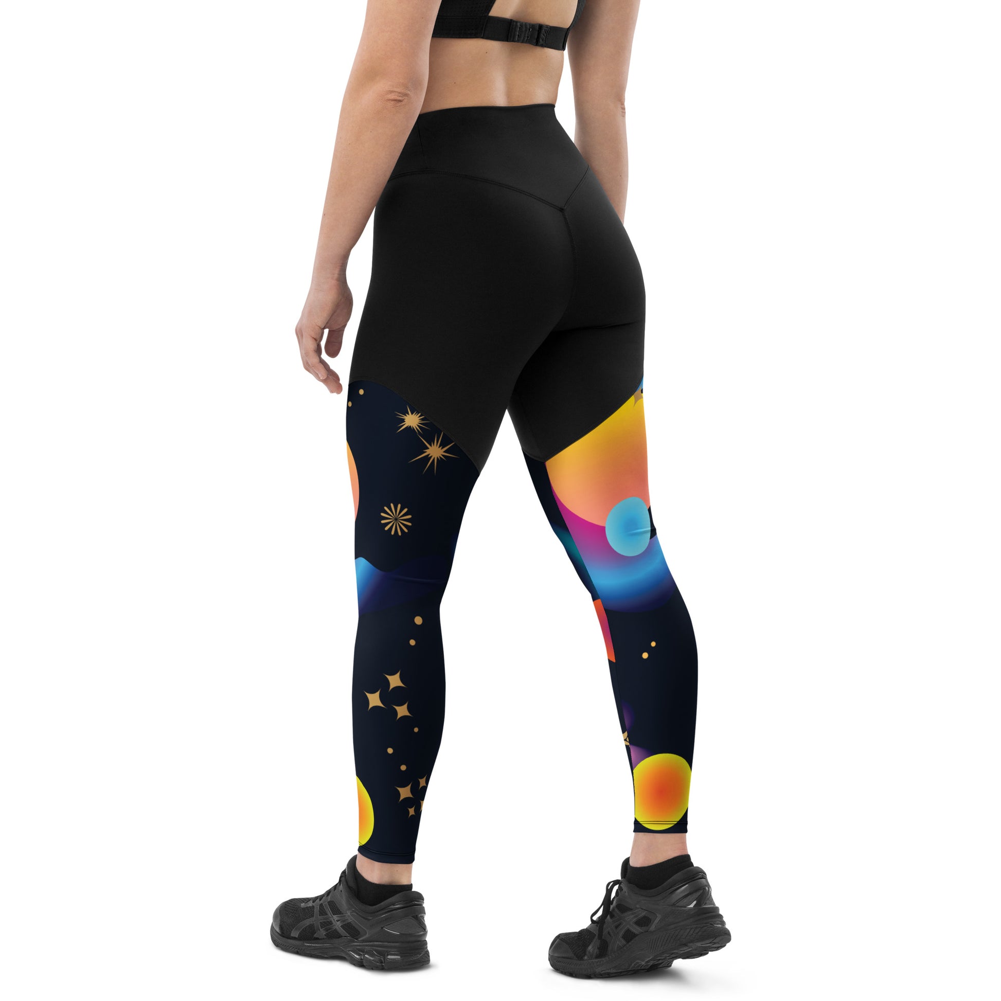 Diese Sport-Leggings aus verdichtetem Stoff sind für mäßige bis intensive Trainingseinheiten ein Muss! Sie sind weich, komfortabel und schick: ideal für alle mit einem aktiven Lebensstil.  • 57 % Polyamid, 43 % Elastan (Oberer Teil der Leggings) und 78 % Polyester, 22 % Elastan (Unterer Teil der Leggings)