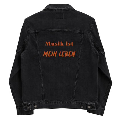 Ein modischer Hingucker: die ikonische Unisex Jeansjacke. Kombiniere sie mit einem T-Shirt, einem Kapuzenpullover oder einem Kleid; sie wird immer fantastisch aussehen.  • 99 % ringgesponnene gekämmte Baumwolle, 1 % Elastan • Stoffgewicht: 407 g/m² • Brusttaschen mit Knöpfen