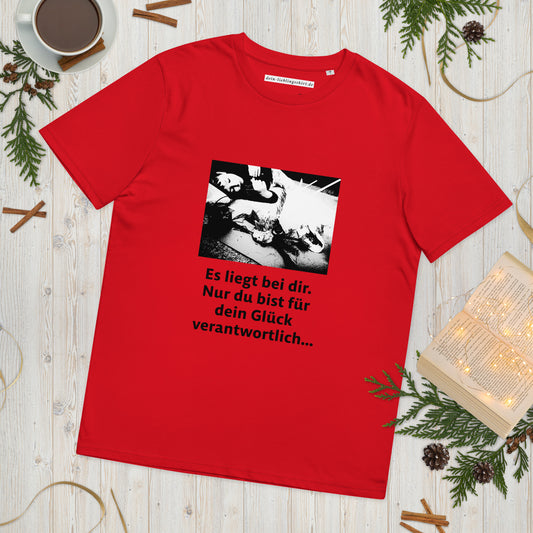 Aus 100 % organischer, ringgesponnener Baumwolle: dieses Unisex T-Shirt ist ein absolutes Must-Have. Es ist qualitativ hochwertig, super bequem und das Beste von allem: umweltfreundlich.  Es ist Teil einer Serie von 7 Designs, die aufeinander aufbauen und eine kleine, aber wichtige Geschichte erzählen. Nummer 7: Es liegt bei dir. Nur du bist für dein Glück verantwortlich...